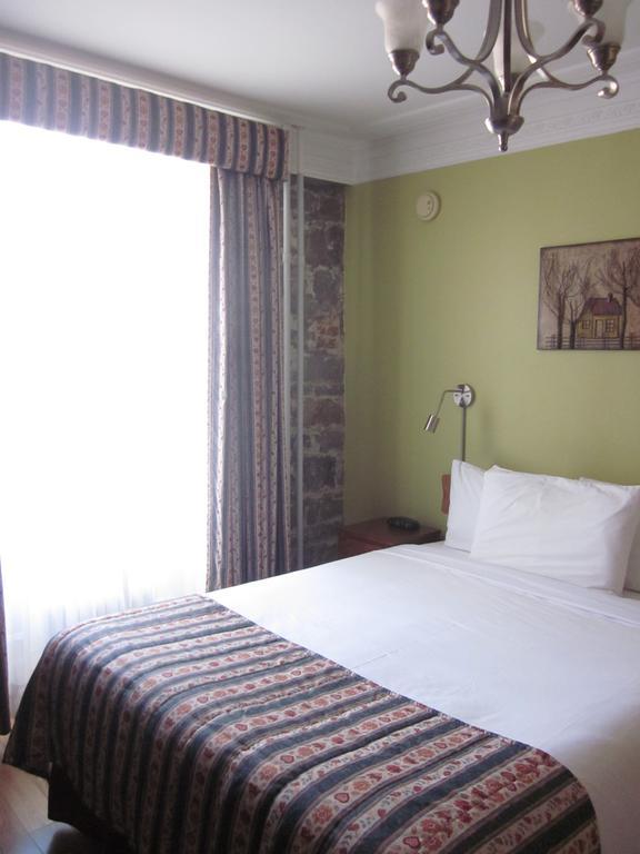 Hotel Manoir De L'Esplanade Quebec City Room photo