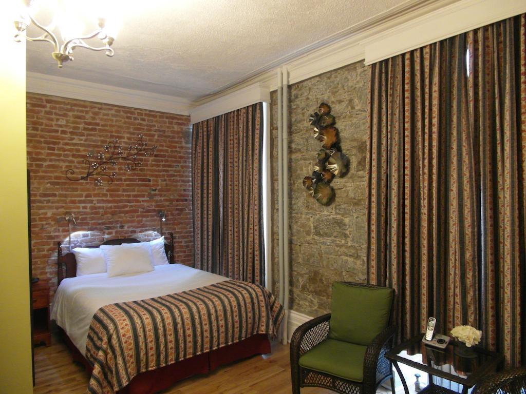 Hotel Manoir De L'Esplanade Quebec City Room photo