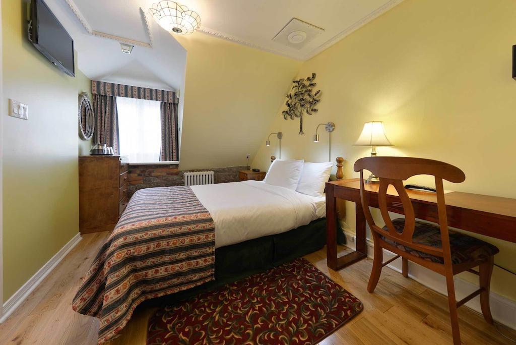 Hotel Manoir De L'Esplanade Quebec City Room photo